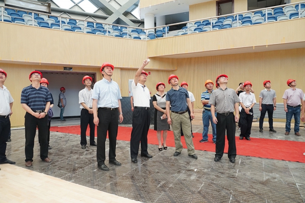 市委書記史濟錫、市長朱晨調研中立公司承建的民生項目工程